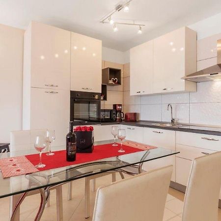 Apartment Dubravka Near The Sandy Beach Медулин Экстерьер фото